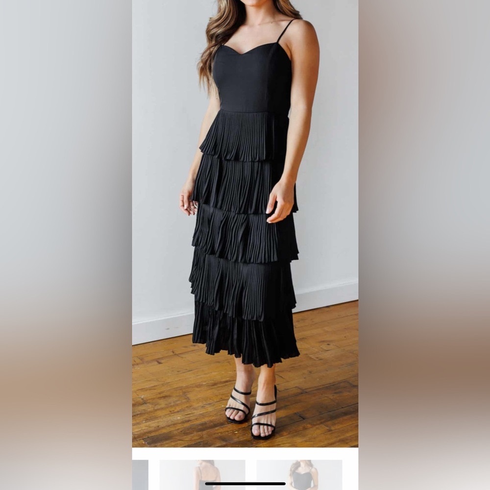 GORGEOUS BLACK DRESS! Only worn 1 time :)